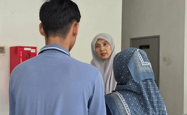 Nurul Izzah Dedah Perangai ‘Ustaz Selebriti’, Janji Keadilan Untuk Keluarga B40 – ‘Dia Masukkan Tangan Dalam Seluar’