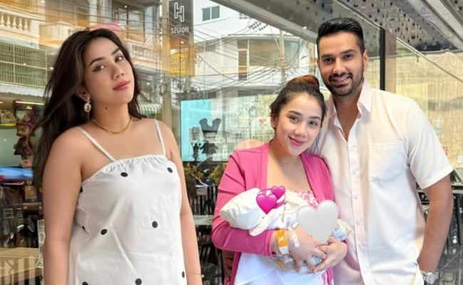 Shaniena Natasya ‘Upload’ Bukti Suami Beri Izin Pergi Melancong, Tepis Dakwaan Netizen Abai Tanggungjawab