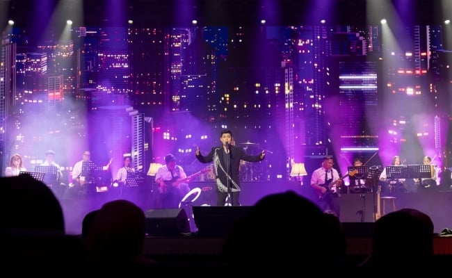 Cakra Khan Tamatkan Konsert Solo, 2,500 Peminat Banjiri Plenary Hall