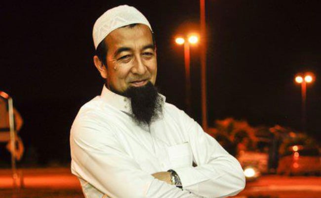 ‘Buka Hijab Jadi Lebih Dekat Dengan Allah? Itu Jahil’ – Ustaz Azhar Idrus