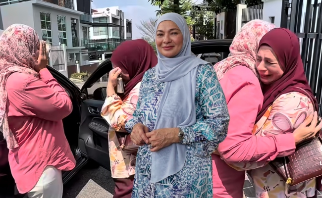 [VIDEO] Adik Menangis Terharu Noor Kartini Hadiahkan Sebuah Kereta – ‘Terlalu Banyak Pengorbananmu Yang Tak Terbalas’