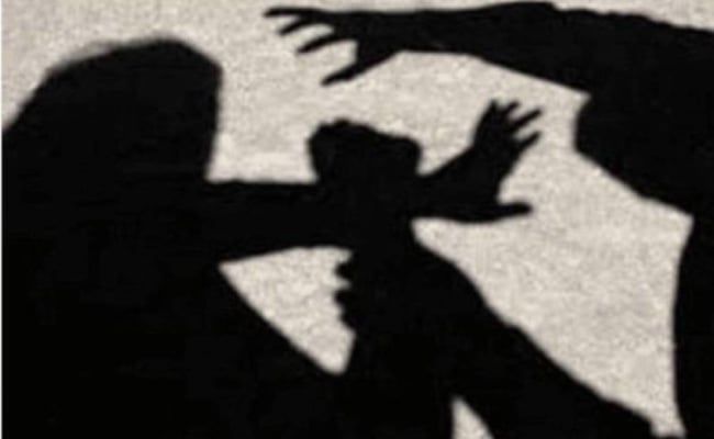 Lelaki Disyaki Tetak Isteri & Anak Guna Parang