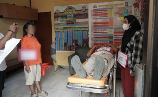 Isteri Ker*t Kemaluan Suami Ketika Tidur, Cemburu Baca Mesej Dengan Wanita Lain