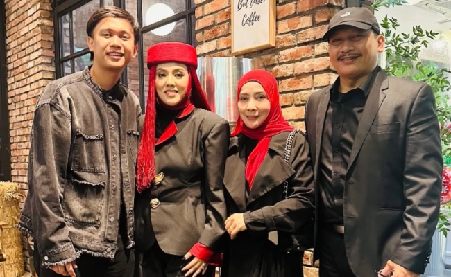 ‘Pada Usia Berapa Pun, Mereka Berhak Bahagia’ – Shila Amzah Syukur Lihat Ibu Temui Cinta Baharu