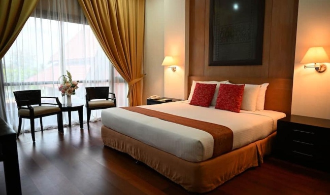 Gara-Gara Pasangan Bulan Madu, Wanita Kongsi Pengalaman Tak Boleh Tidur Sepanjang Malam – ‘Dinding Bilik Hotel Bergegar’