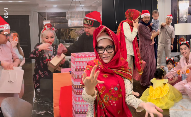 [VIDEO] Pakai Topi Santa Claus & Main Tukar Hadiah, Netizen Dakwa Mona Allen & Pekin Sambut Krismas?
