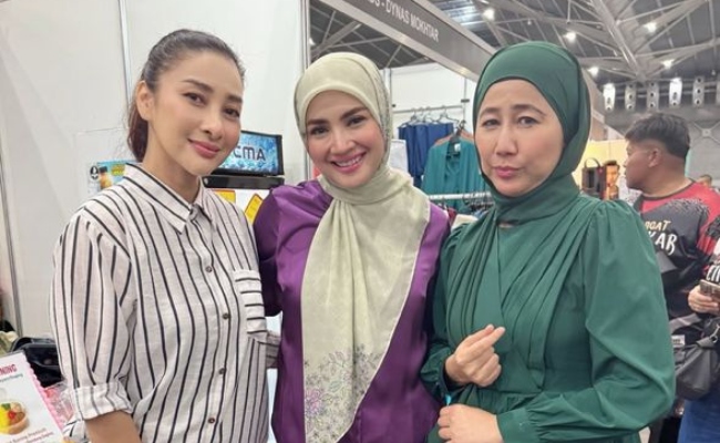 Sharifah Shahora Titip Doa Buat Rita Rudaini & Fazura, Sifatkan Dua Figura Sebagai Wanita Hebat – ‘Semoga Dapat Jodoh Membahagiakan’