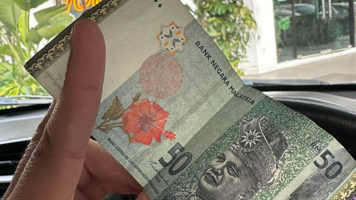 ‘Buat Duit Sarapan Ayah…” – Bapa Kongsi Momen ‘Mahal’ Terima RM50 Gaji Pertama Anak Sulung