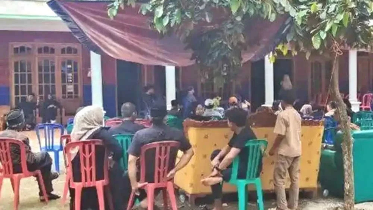 Laluan Ambulans Dihalang, Pesakit Meninggal Dunia Sebelum Sempat Tiba Di Hospital