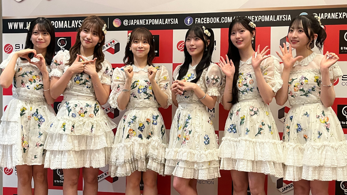 AKB48 Teringin Nak Sarung Baju Tradisional Malaysia & Panjat Batu Cave
