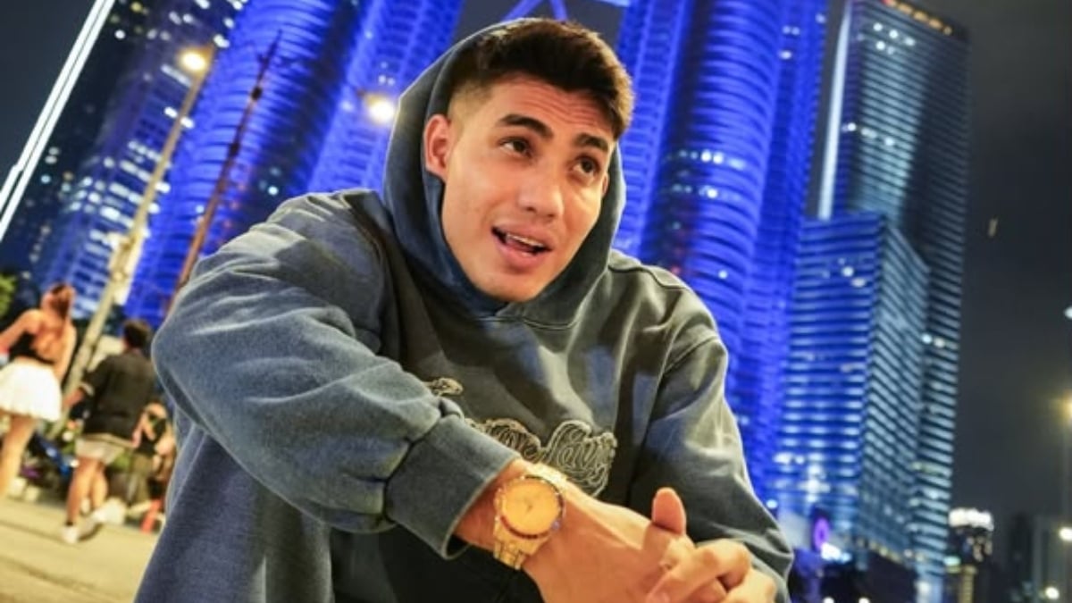 Aisar Khaled Mohon Maaf Selepas Didakwa Ganggu Penumpang Dalam Pesawat