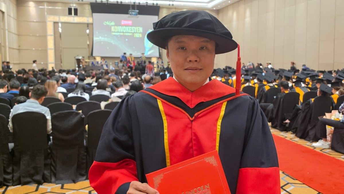 Aron Koh Terima Fellowship Kehormat, Angkat Nama Industri Filem Malaysia Ke Peringkat Global