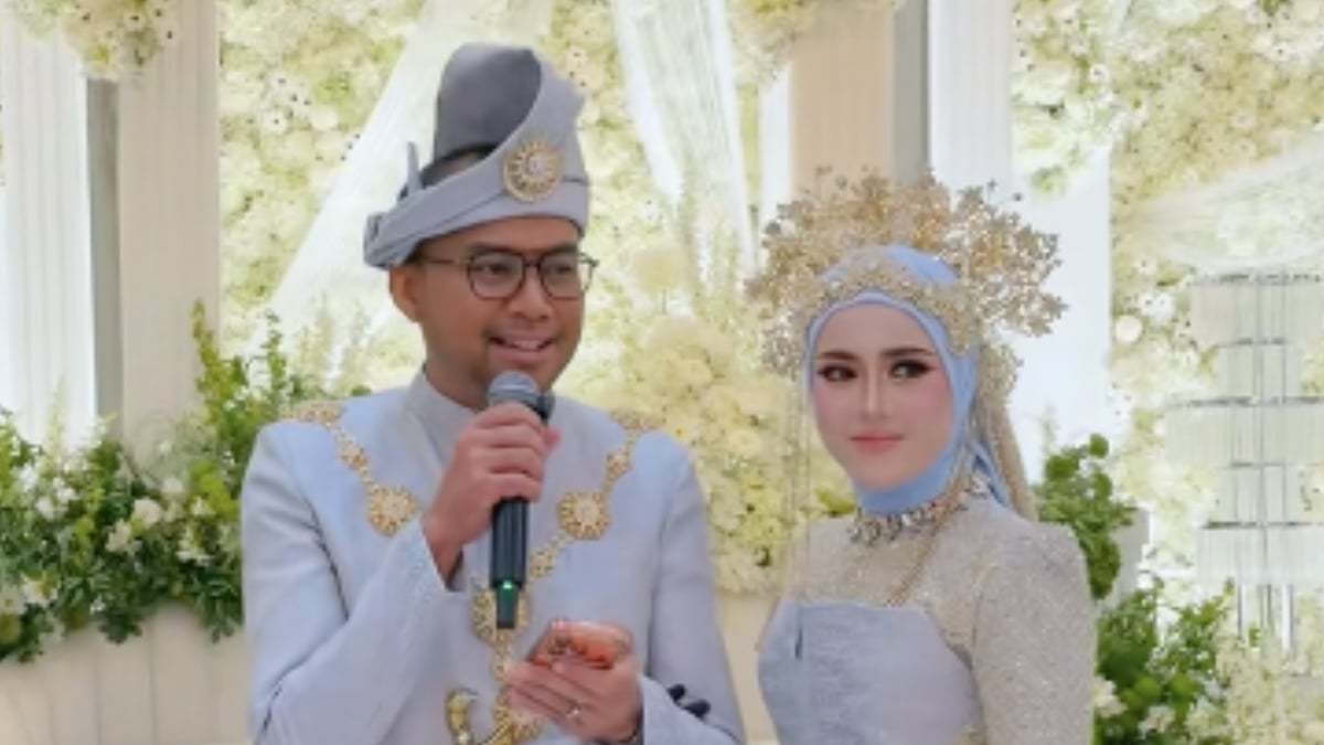 [VIDEO] Ucapan Datuk Red Di Majlis Sanding Undang Sebak – ‘Alhamdulillah Enam Anak Hadir, Biar Pun Saya Mencari Lagi Empat Tapi Tiada’