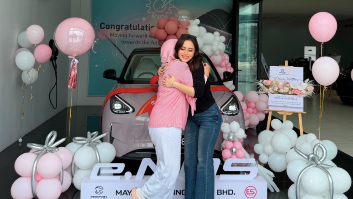 Parisa Ardina Hadiahkan Kereta Untuk Ibu – ‘Antara Perkara Yang Selalu Saya Doakan’
