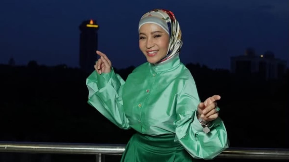 ‘Tak Bercinta Pun Tak Mengapa, Boleh Kemana Saja Tanpa Minta Izin’ – A Aida