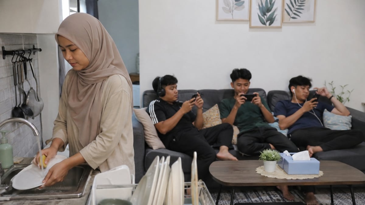 Individu Berang Budaya ‘Merajakan’ Lelaki Dalam Keluarga – ‘Best Betul Hidup, Tahu Makan Saja’