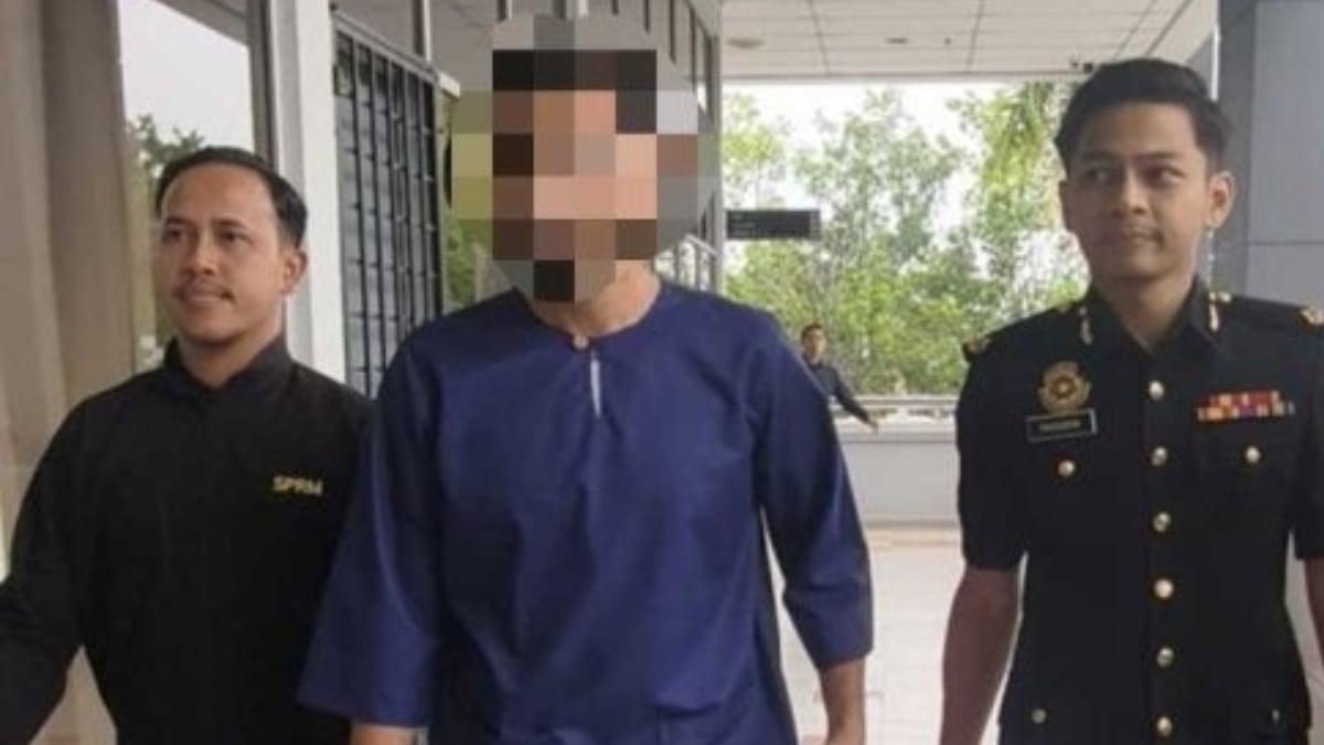 Pendakwah Terkenal Tiba Di Mahkamah, Berdepan Pertuduhan Seleweng Dana NGO RM13 Juta