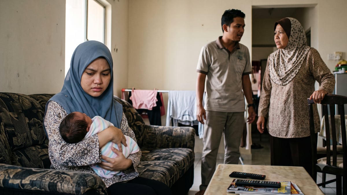 Wanita Cerai ‘Fast Track’, Tak Tahan Perangai Suami & Ibu Mentua – ‘Dia Pecahkan Barang Sebab Saya Tak Bagi RM50 Untuk Balik Kampung’
