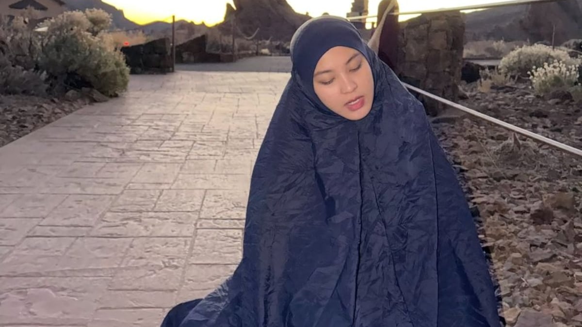 Janna Nick Kongsi Tip Jaga Solat Ketika ‘Travel’ – ‘Saya Bawa Telekung & Botol Spray Saja’