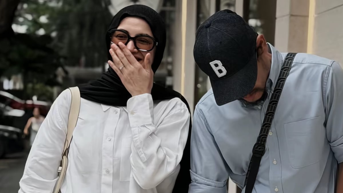 Que Haidar Kongsi Foto Dengan Fazura, Cincin Di Jari Manis Curi Perhatian