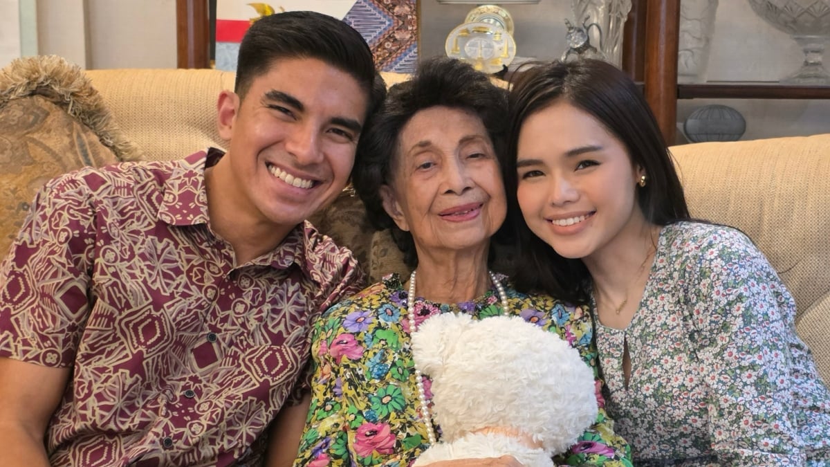 [VIDEO] ‘Tidak Sabar Hadiri Pernikahan Kami’ – Syed Saddiq, Bella Astillah Kenang Pertemuan Terakhir Dengan Allahyarham Tun Hasmah