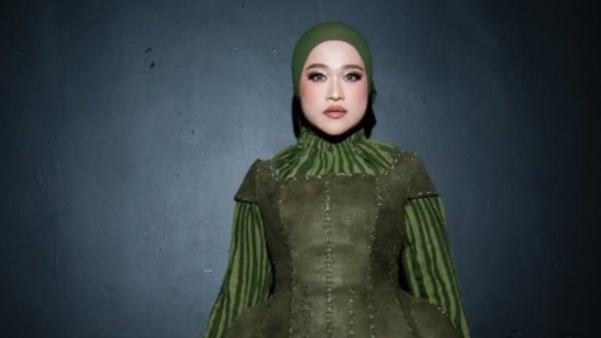 Lagu Gundah Ditulis Buat Atuk, Ernie Zakri Selami Perasaan Tun Mahathir – ‘Nenek Tinggalkan Atok Dulu’